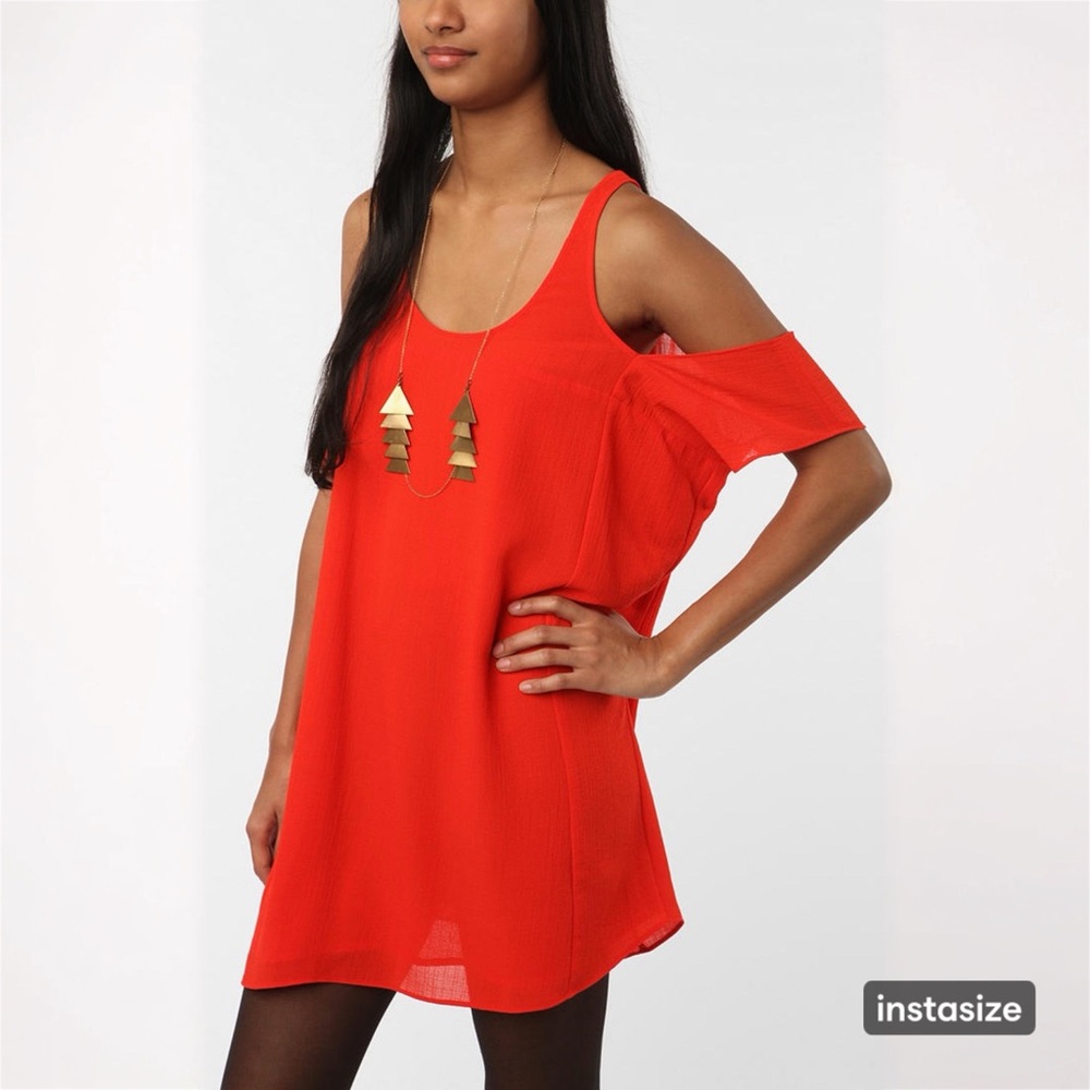 NWT Silence + Noise Cold Shoulder Cutaway Shift Dress